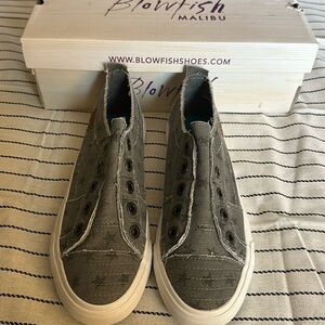Brand new in box Blowfish Malibu gray sneakers